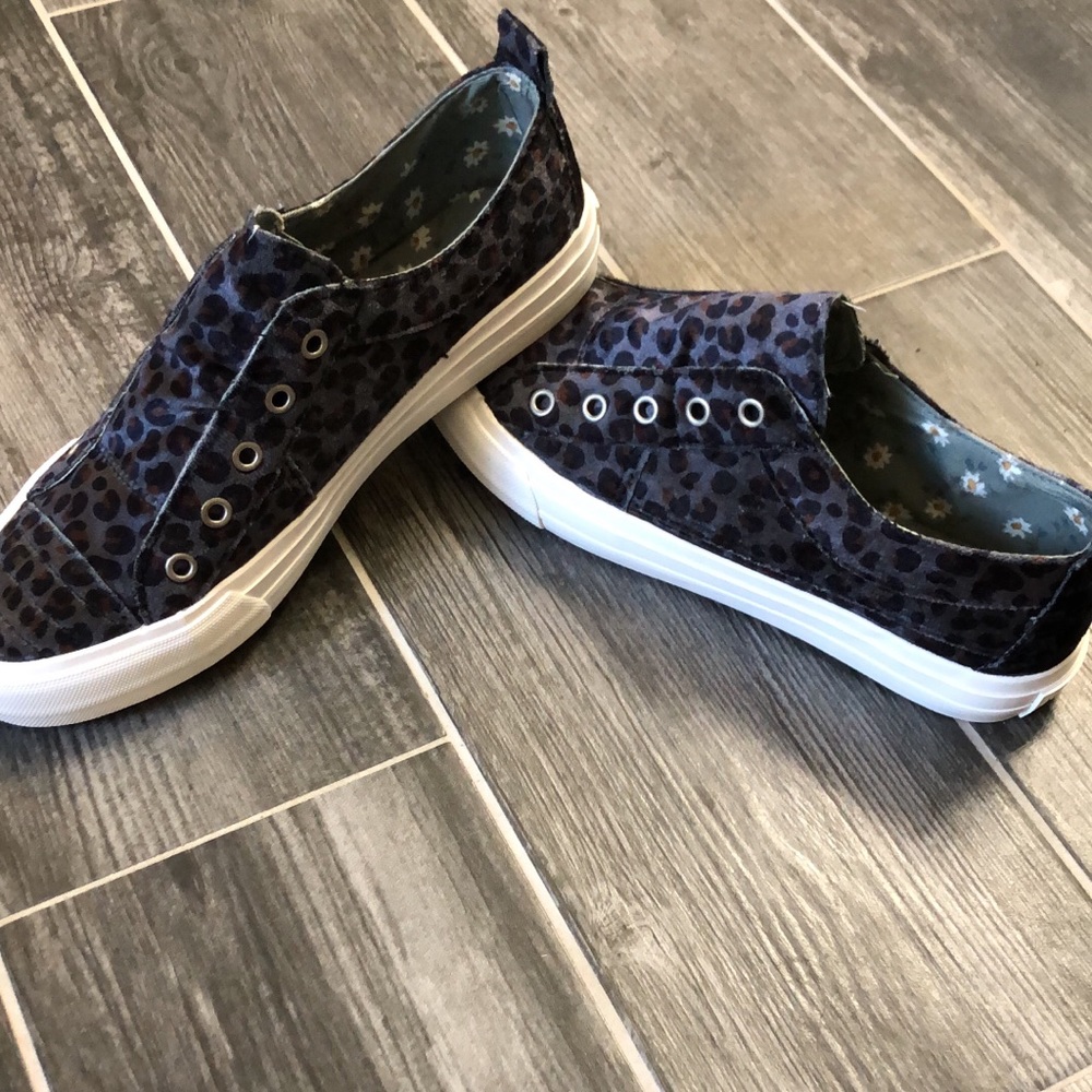 Velvet sneakers